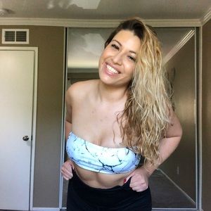 Meet your Posher, Valeria